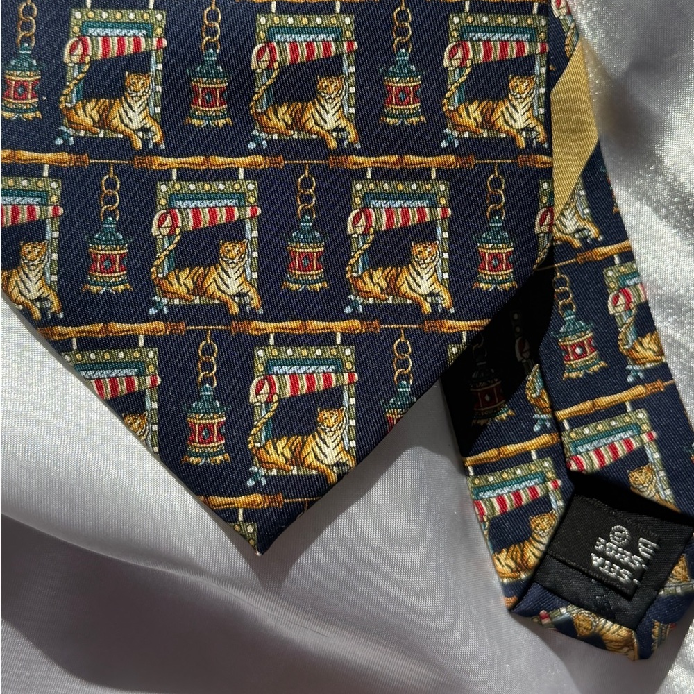 VINTAGE Ferragamo  Print Navy blue Men’s Silk Tie 3.25” Tiger